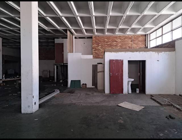 2,300M² WAREHOUSE FOR SALE IN OPHIRTON